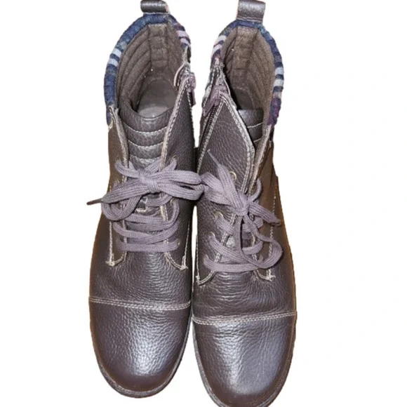 Clarks whistle bea ankle boot deals